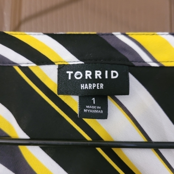 + Torrid Harper yellow black white striped georgette tunic top - Picture 8 of 11
